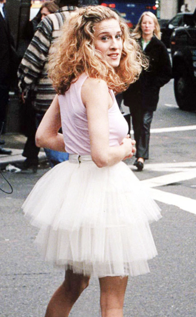Carrie Bradshaw's 60 Most Memorable Outfits  Carrie bradshaw style, City  outfits, Carrie bradshaw outfits