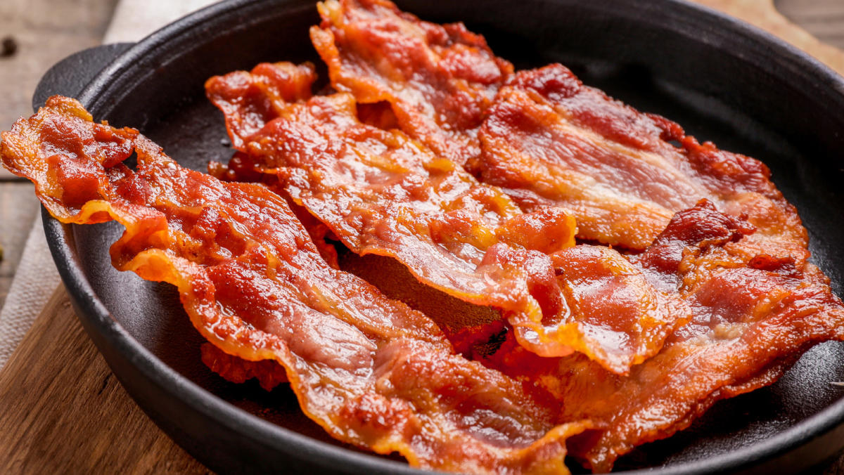 Best Bacon Frying in Cast Iron Pan Sizzle 