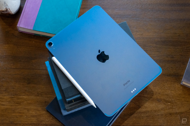 Apple's 12.9-inch iPad Pro M1 falls to a new all-time low price of