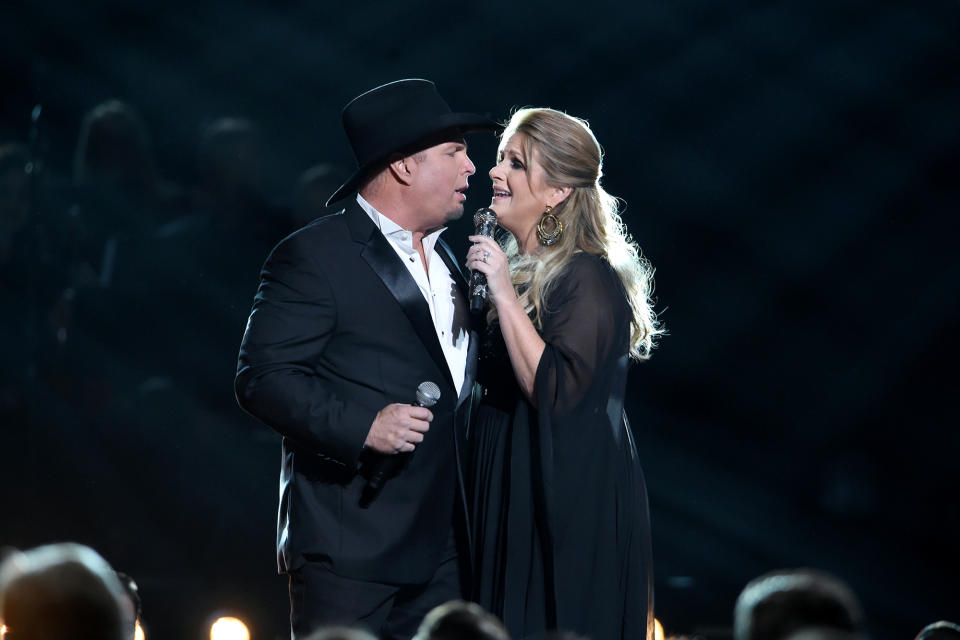 Garth Brooks Dishes on the CMA Awards Kiss He Laid on Wife Trisha Yearwood