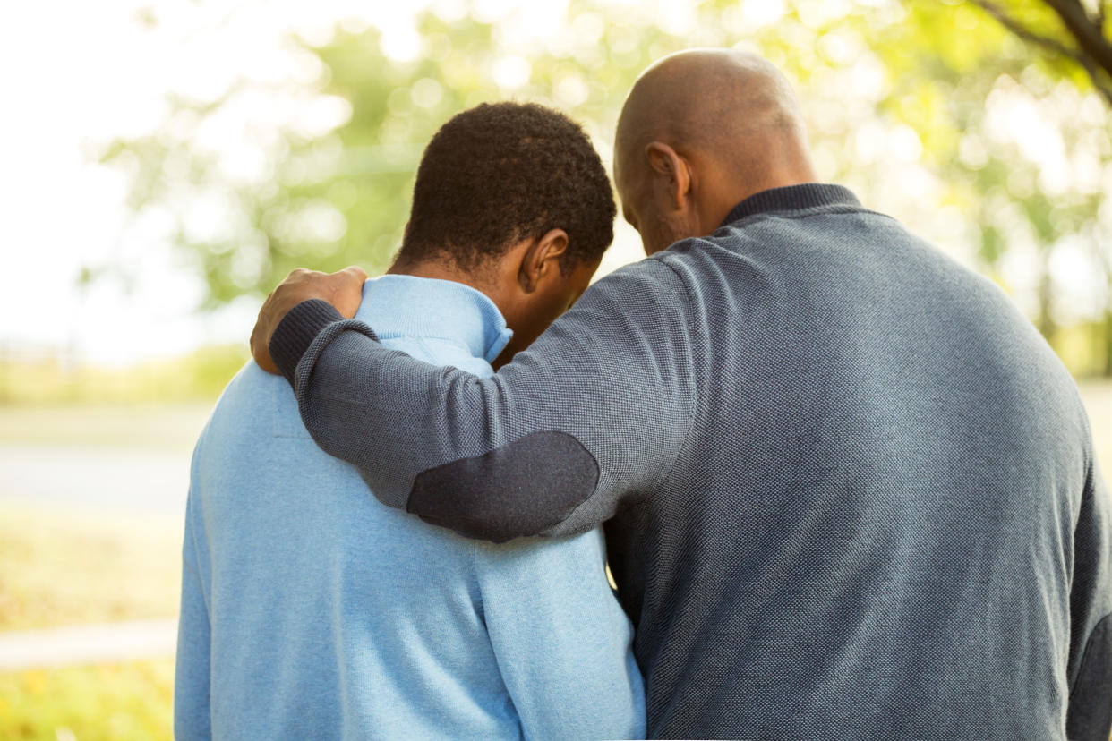 Honest communication between a parent and teen is key to keeping kids mentally healthy and out of trouble online. (Photo: Getty Images)