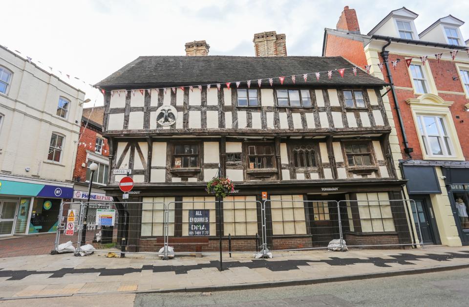 The repair took place outside the Grade I listed Llwyd Mansion, one of the oldest buildings in Oswestry. (SWNS)