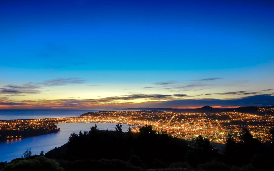 Dunedin cityscape at dusk