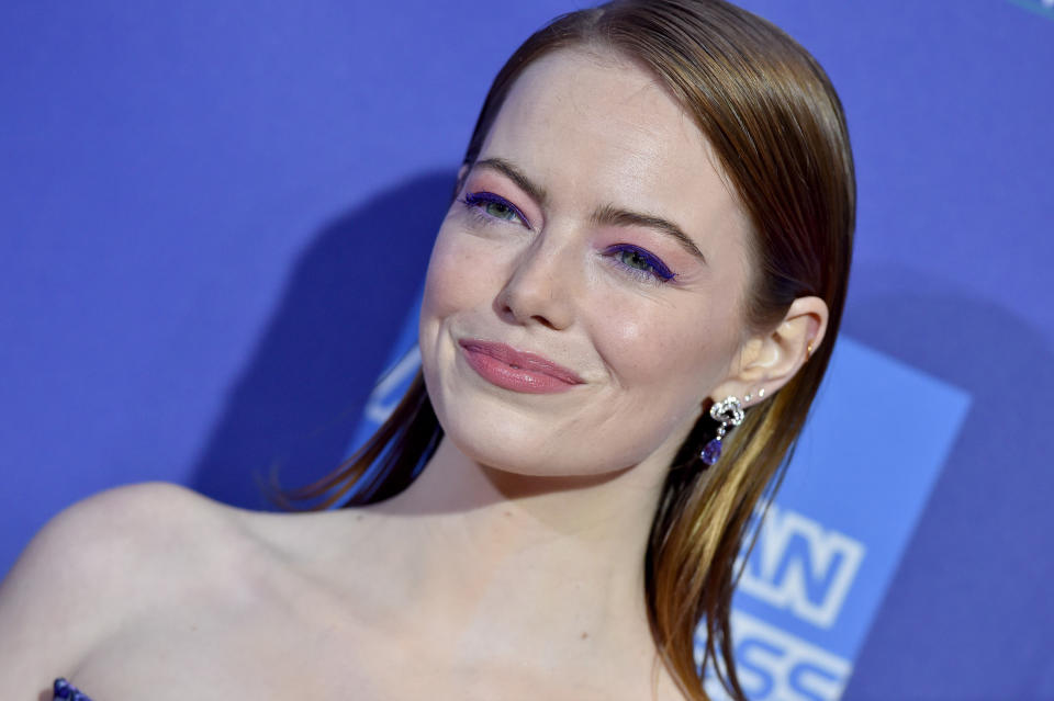 Emma Stone trägt ihre Haare im Sleek Look (Bild: Getty Images)