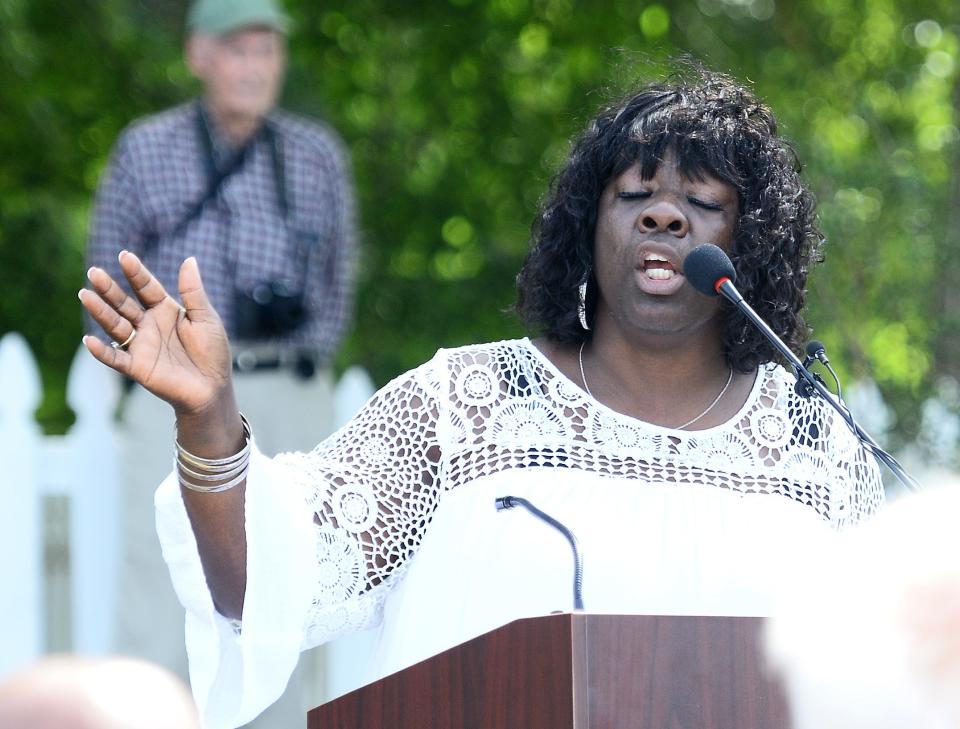 Anderson County hosted an Indigent Burial Service on Friday, June 10, 2022 at the Civic Center Recycling Center. Wanda Johnson closed the service singing the song Amazing Grace. 