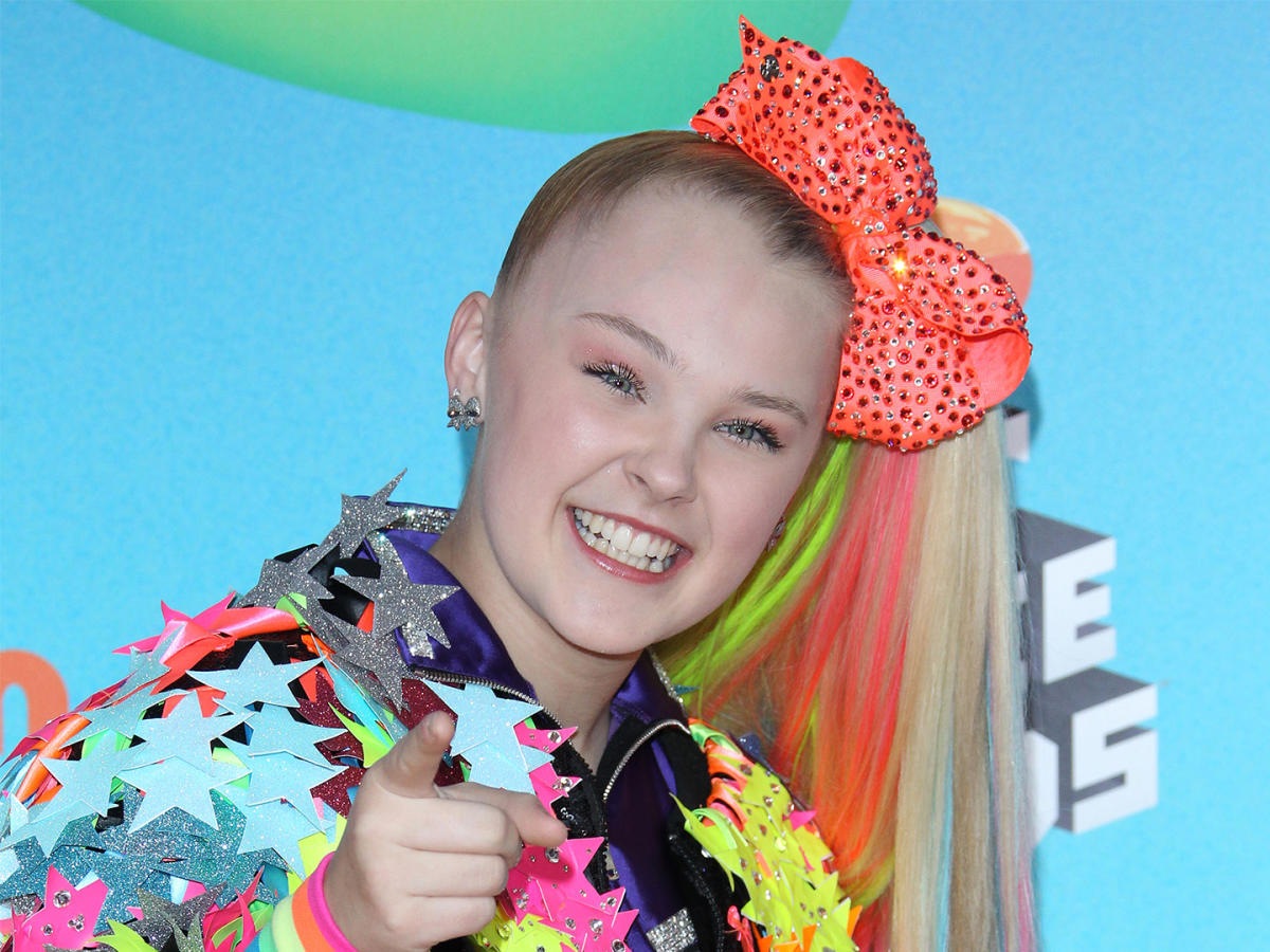 JoJo Siwa Apologized For Selling An Inappropriate Card Game To Kids