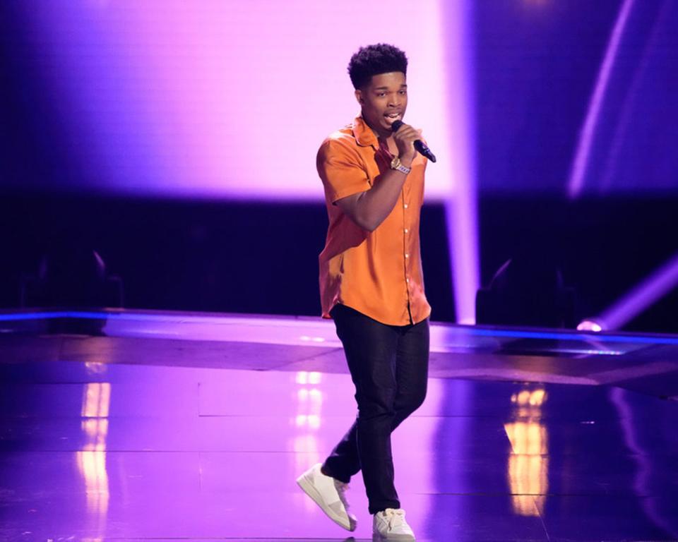 Jerome Godwin III sings Ariana Grande's "POV" on NBC's "The Voice."