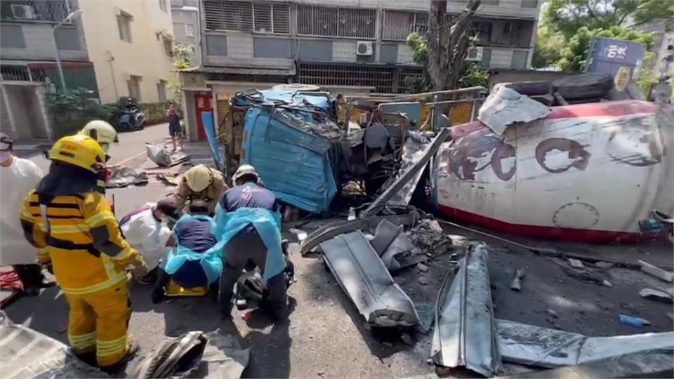 驚悚！水泥預拌車衝飛高架橋　嬤載孫騎車經過險遭波及