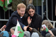 <p>Prinz Harry und seine Verlobte Meghan Markle sind zu Gast in Cardiff, der Hauptstadt von Wales. Es ist bereits der dritte offizielle Termin des Paars. Prinz Harry soll seiner zukünftigen Braut damit die „reichhaltige Kultur und das Erbe von Wales“ zeigen, wie der Palast mitteilte. Das Paar wird am 19. Mai seine Hochzeit feiern. (Bild: ddp Images/Camera Press/James Veysey) </p>