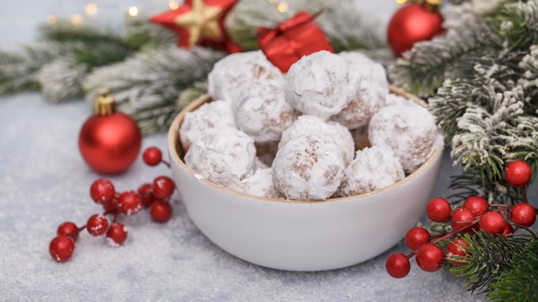 Snowball cookies with Christmas theme