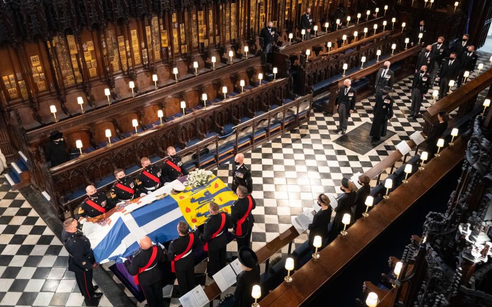 ataúd duque de Edimburgo príncipe Felipe capilla de San Jorge el castillo de Windsor servicio ceremonial funerario