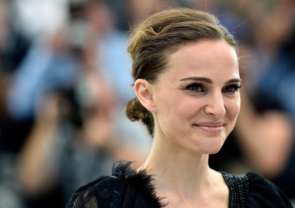 "Ich bin lieber schlau, als ein Filmstar", so Natalie Portman, als sie sich für ihr Studium eine Auszeit nahm. Die Schauspielerin besitzt einen IQ von 140, einen Abschluss in Psychologie der US-Elite-Universität Harvard und spricht fünf Sprachen fließend. Nebenbei veröffentlichte sie Artikel in Fachpublikationen. (Bild: Pascal Le Segretain/Getty Images)