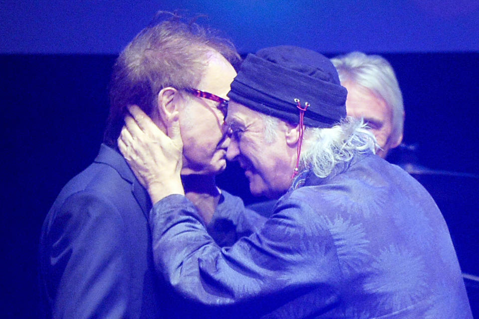 Ray Davies (L) and Dave Davies, winners of Q Classic Album at the Q Awards 2018. (Photo: Dave J. Hogan/Getty Images)