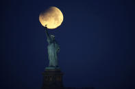 <p>The Statue of Liberty is backdropped by a supermoon, Wednesday, Jan. 31, 2018, seen from the Brooklyn borough of New York. (Photo: Julio Cortez/aP) </p>