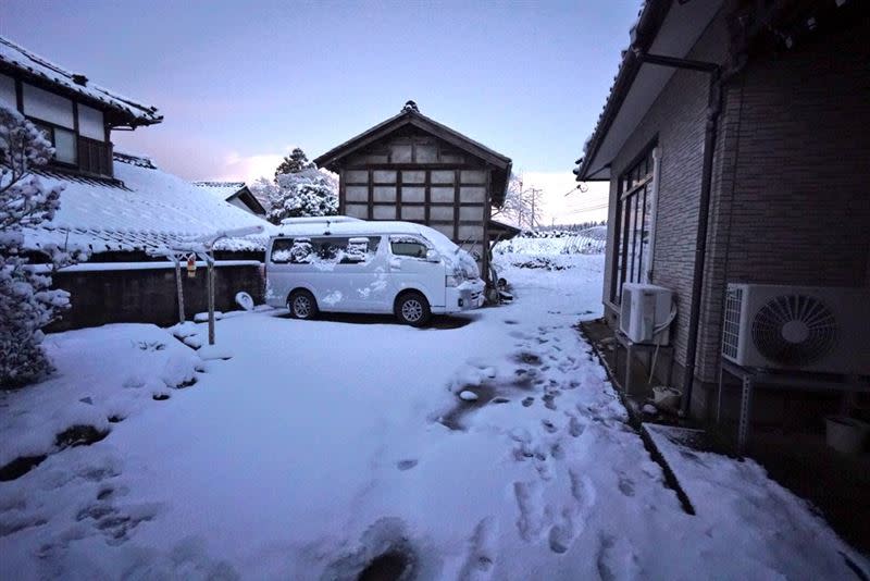 石川縣出現降雪。（圖／翻攝自X）