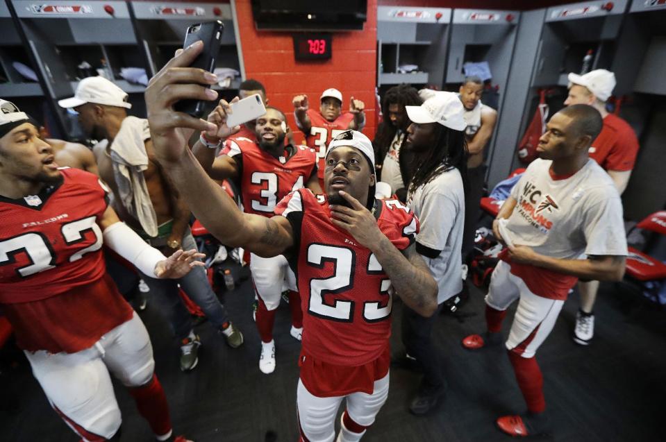 Atlanta Falcons' Robert Alford takes a selflie after the NFL football NFC championship game against the Green Bay Packers Sunday, Jan. 22, 2017, in Atlanta. The Falcons won 44-21 to advance to Super Bowl LI. (AP Photo/David J. Phillip)