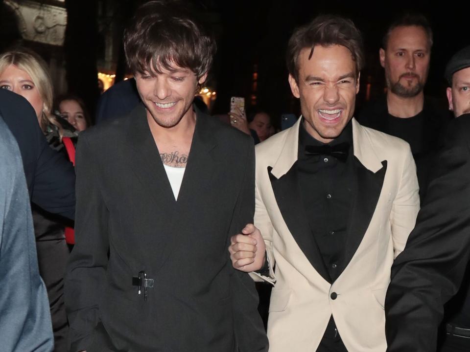 louis tomlinson and liam payne smiling on the street in 2023