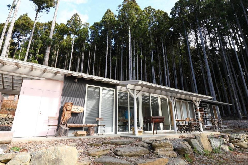 桃浦村目前有一棟主建築和兩棟小木屋，最多可容納18人居住。（Visit MIYAGI提供）