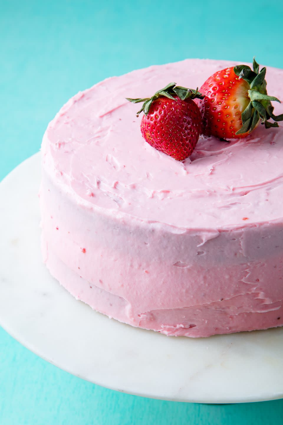 strawberry cake vertical