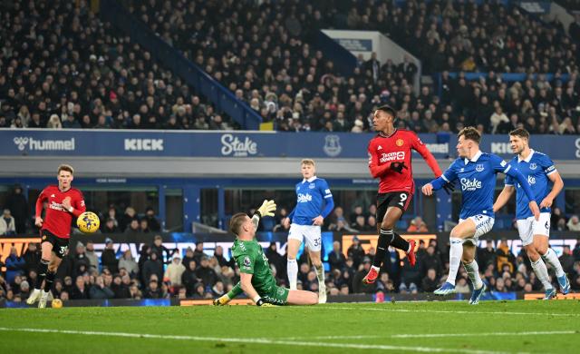 Premier League: Everton arranca empate com United fora de casa