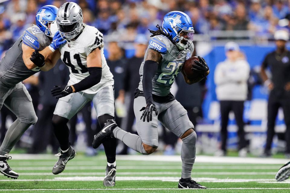 Lions rookie running back Jahmyr Gibbs runs against the Raiders defense during the first half at Ford Field on Monday, Oct. 30, 2023.