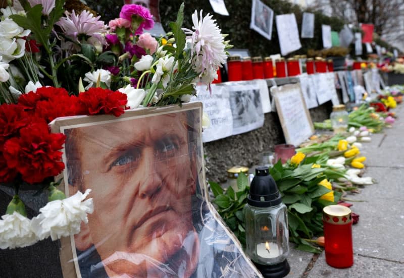 Flowers, candles and pictures are laid in tribute to deceased Russian opposition figure Alexei Navalny, near the Consulate General of the Russian Federation. This year's Dresden Peace Prize is to be awarded posthumously to leading Russian opposition figure Alexei Navalny. Sven Hoppe/dpa