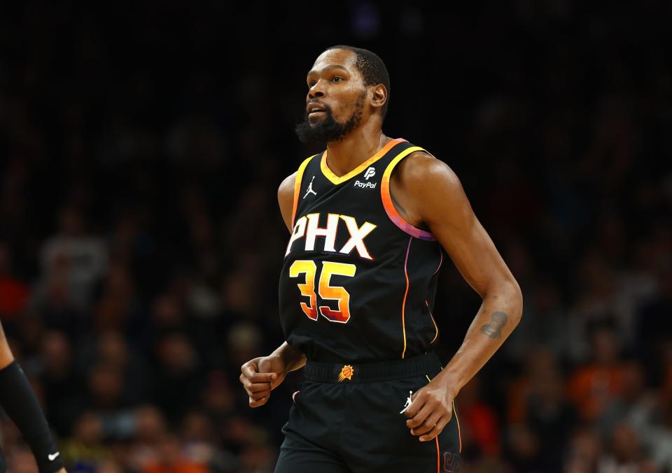 Phoenix Suns forward Kevin Durant (35) against the Denver Nuggets in the first half at Footprint Center in Phoenix on Dec. 1, 2023.