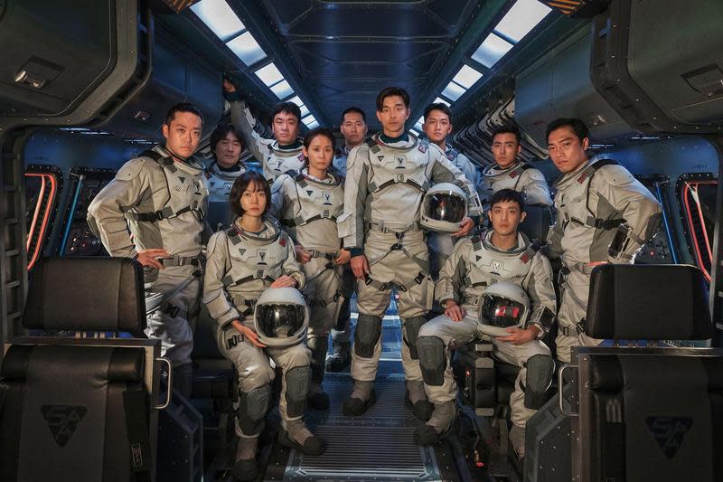 孔劉主演新劇《寂靜的大海》劇照首度曝光，飾演航太局隊長將帶著團隊尋找人類生存的方法。（Netflix提供）
