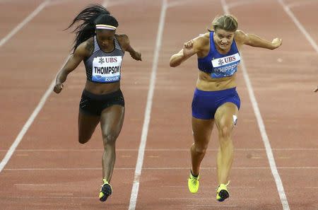 Athletics - IAAF Athletics Diamond League meeting Zurich - Letzigrund stadium, Zurich, Switzerland - 1/9/2016 - Elaine Thompson of Jamaica (L) wins the 200m women ahead of Dafne Schippers of the Netherlands. REUTERS/Ruben Sprich