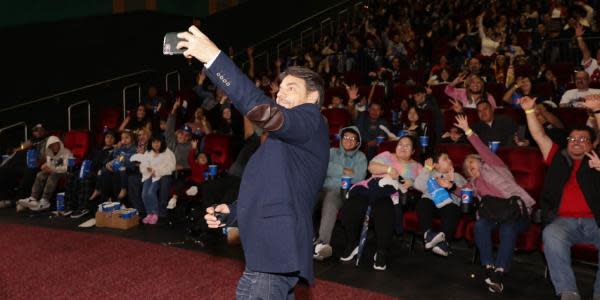 Eugenio Derbez sorprende en estreno de "Gato con Botas: El Último Deseo"