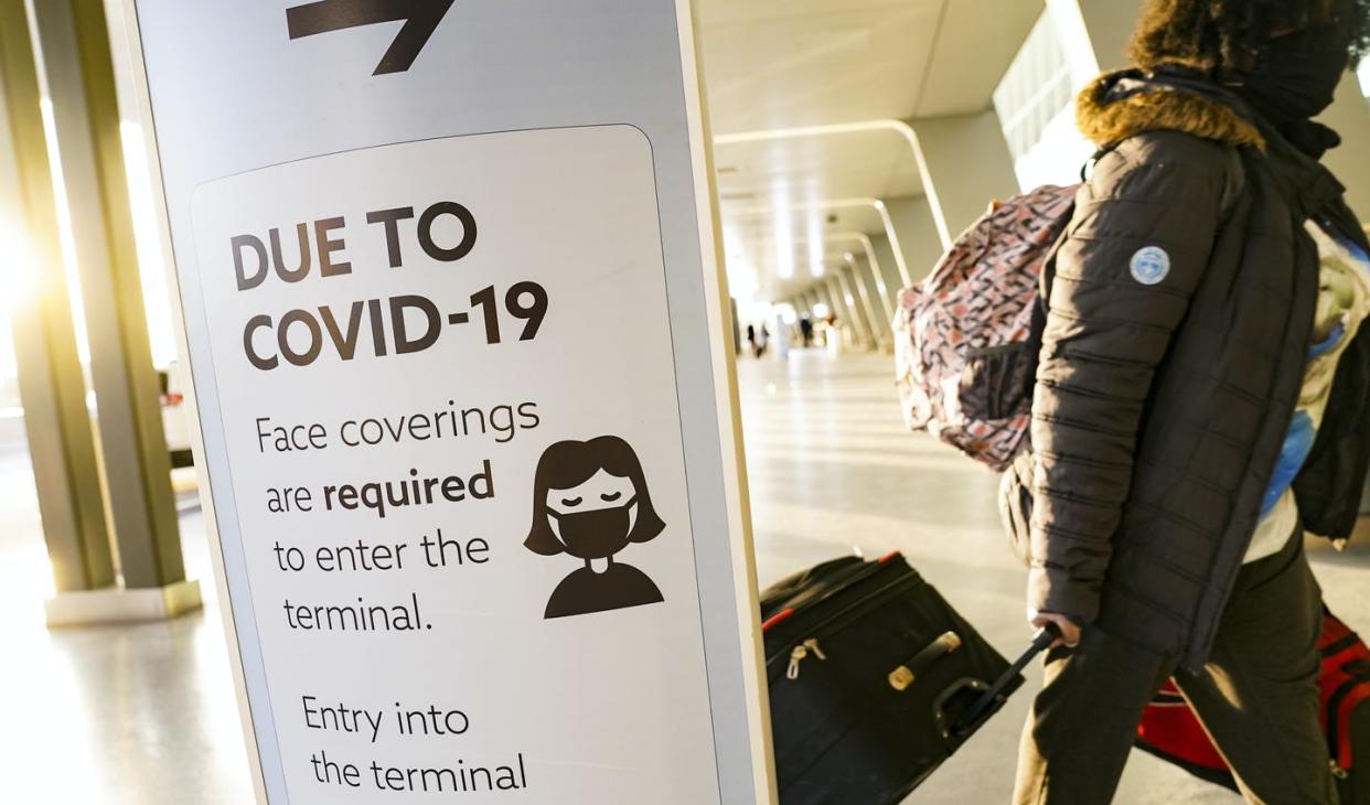 <span class="caption">The U.S. banned travel from China early, but the late timing of other travel bans meant the coronavirus had other routes into the U.S.</span> <span class="attribution"><a class="link " href="https://newsroom.ap.org/detail/VirusOutbreakThanksgivingTravel/2f2e823ea61b4df88ac48788352ee71f/photo" rel="nofollow noopener" target="_blank" data-ylk="slk:AP Photo/John Minchillo;elm:context_link;itc:0;sec:content-canvas">AP Photo/John Minchillo</a></span>
