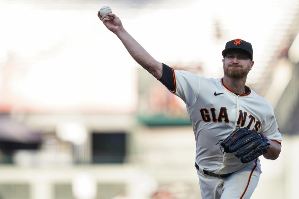 San Francisco Giants' Alex Cobb pitches against the Arizona Diamondbacks during the first inning of a baseball game in San Francisco, Monday, Aug. 15, 2022. (AP Photo/Godofredo A. Vásquez)