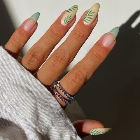 <p><a href="https://www.instagram.com/phoebesummernails/" data-component="link" data-source="inlineLink" data-type="externalLink" data-ordinal="1">@phoebesummernails</a> / Instagram</p>