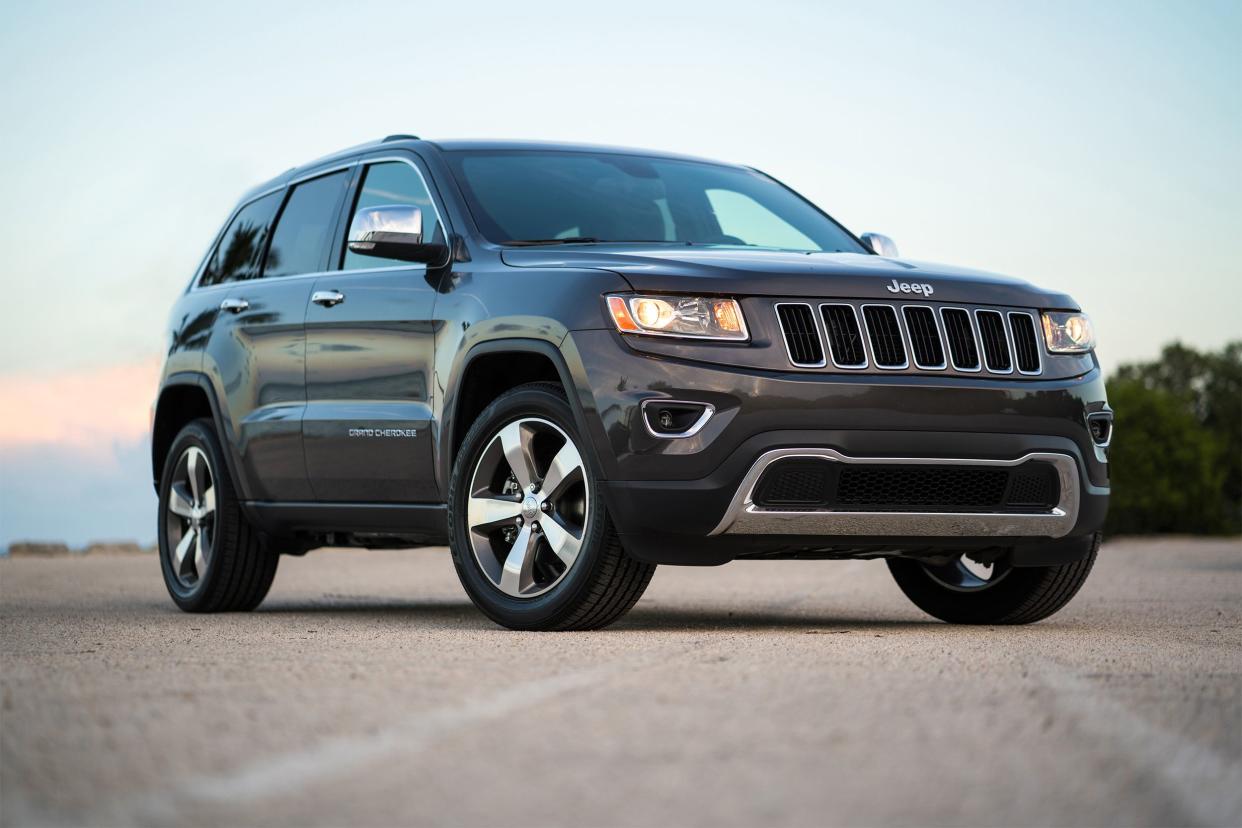 2016 Graphite Jeep Grand Cherokee parked on a lot at sunrise.