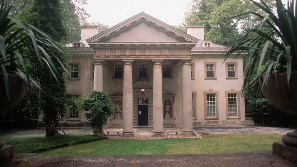 exterior of historic swan house