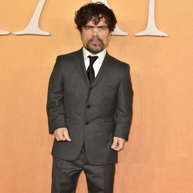 Peter Dinklage nunca imaginó que tendría éxito profesional debido a su estatura credit:Bang Showbiz