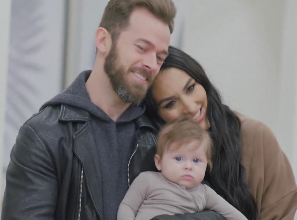 Nikki Bella, Artem Chigvintsev, Matteo Chigvintsev, Total Bellas, 609