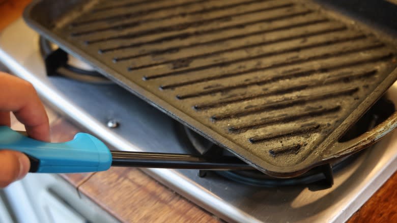 lighting stove under grill pan