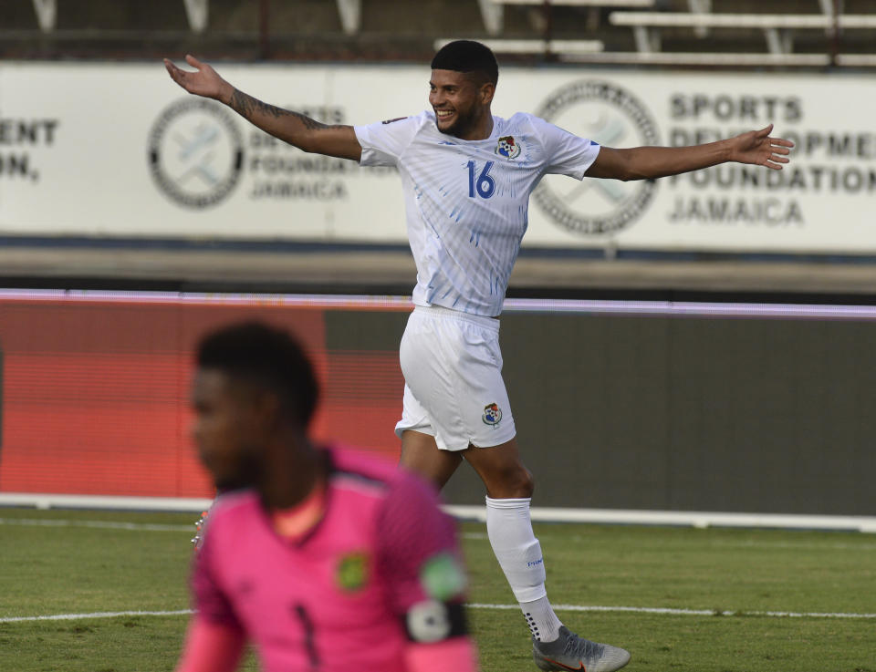 El defensor Andrés Andrade de Panamá celebra su gol contra Jamaica durante un partido contra Jamaica por la segunda fecha del octagonal final de la CONCACAF al Mundial de Qatar 2022, en Kingston, Jamaica, el domingo 5 de septiembre de 2021. (AP Foto/Collin Reid)