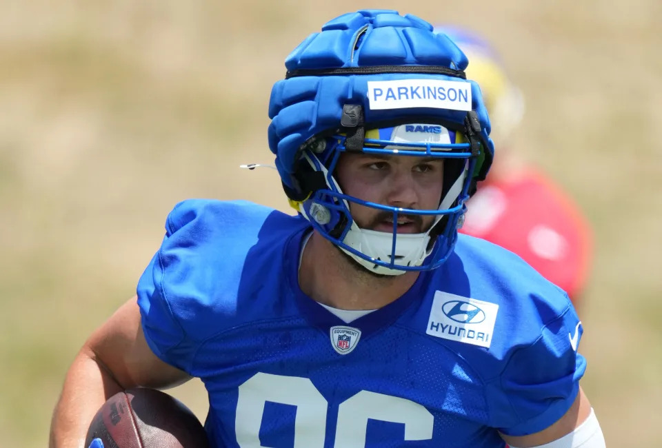 May 21, 2024, Thousand Oaks, California, USA; Los Angeles Rams tight end Colby Parkinson (86) wears a Guardian helmet cap during organized team activities at Cal Lutheran University. Mandatory Credit: Kirby Lee-USA TODAY Sports