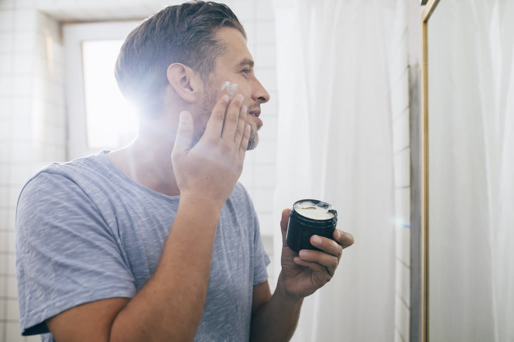 Pour la fête des pères, on offre aux hommes de nos vies un coffret beauté. (Photo : Getty Images)