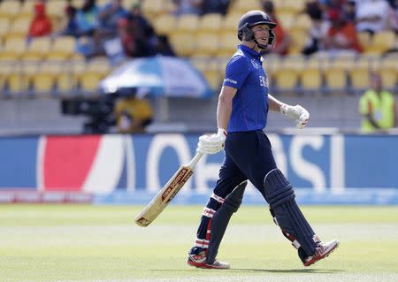 England's Gary Ballance walks from the field after being dismissed caught and bowled by Sri Lanka's Tillakaratne Dilshan during their Cricket World Cup match in Wellington, March 1, 2015. REUTERS/Anthony Phelps