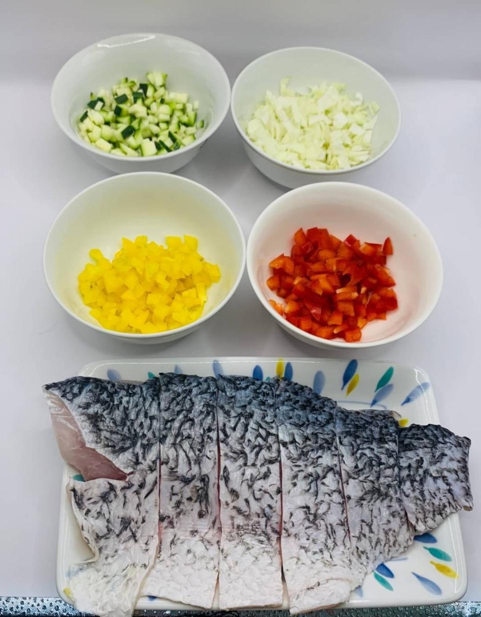 清炒時蔬佐香煎鱸魚排所需食材。圖片來源：作者陳詩蓉提供