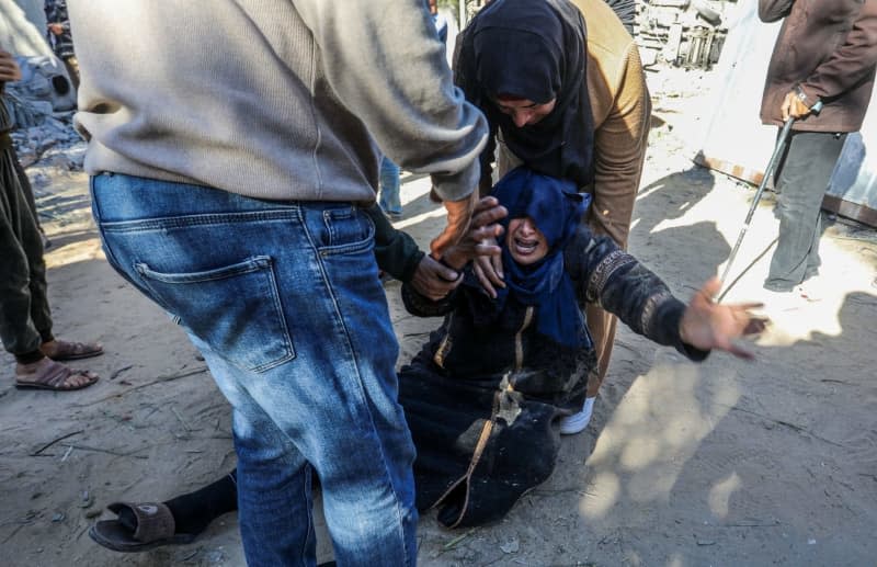 A Palestinian woman reacts following an Israeli airstrike on a house belonging to the Al-Faqawi family. Abed Rahim Khatib/dpa