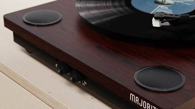 Close up of the Majority Moto Bluetooth turntable deck