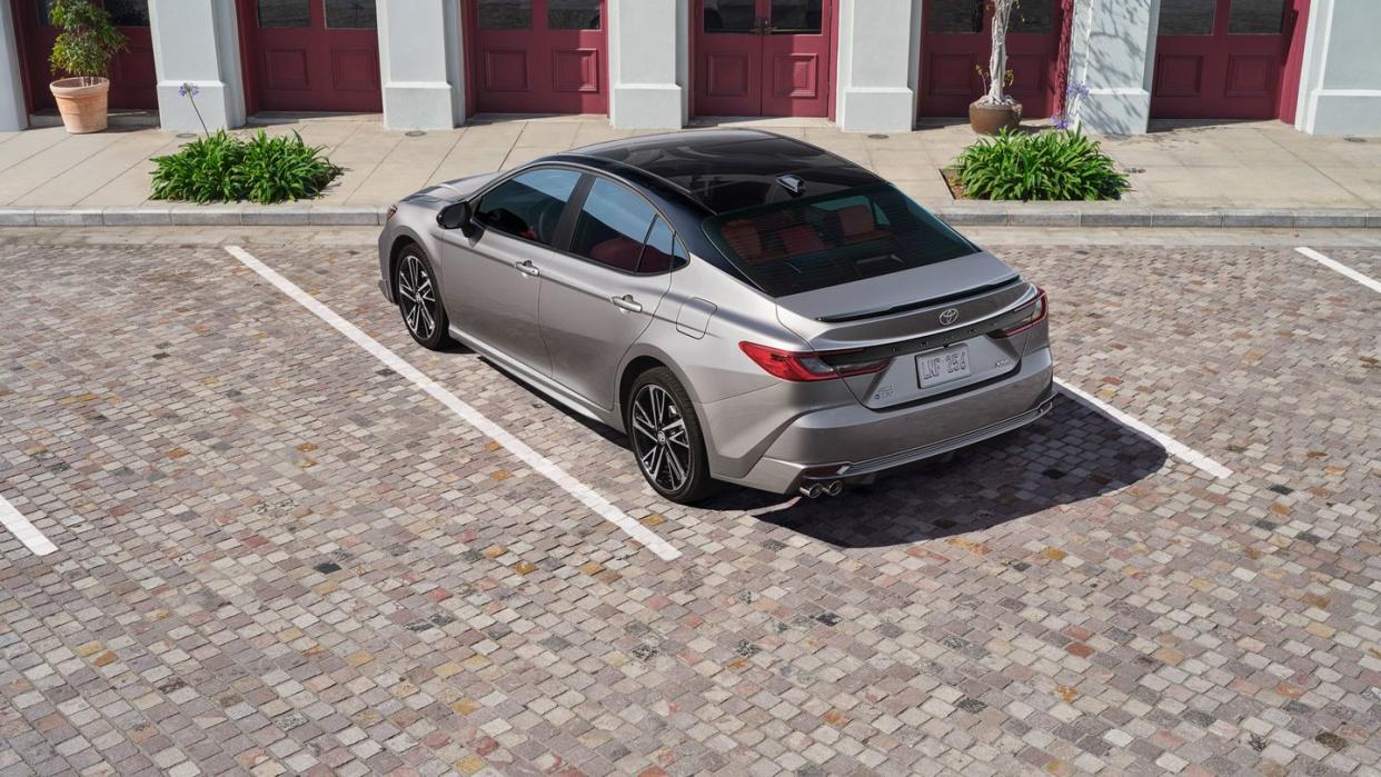 2025 toyota camry xse rear