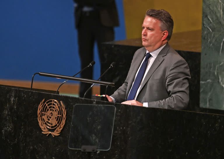 El embajador de Ucrania ante las Naciones Unidas, Sergiy Kyslytsya, habla durante una reunión de la Asamblea General de las Naciones Unidas (ONU) tras el veto del Consejo de Seguridad ruso en la sede de la ONU en Nueva York el 10 de octubre de 2022. 