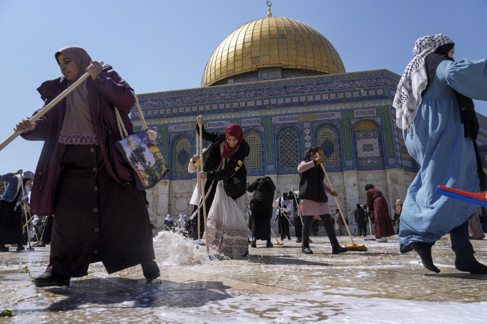 Palestinian volunteers to clean the Al-Aqsa Mosque compound, in front of the Dome of Rock Mosque, ahead of the Muslims holy month of Ramadan, in Jerusalem's Old City, Saturday, March 26, 2022. (AP Photo/Mahmoud Illean)