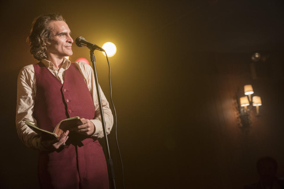 Joaquin Phoenix en una escena de "Joker" que se estrena el 4 de octubre de 2019. (Niko Tavernise/Warner Bros. Pictures vía AP)