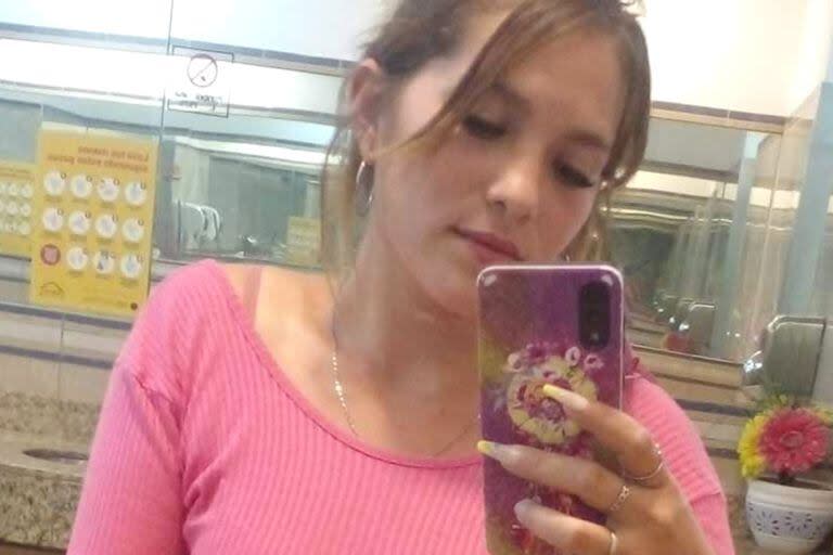 La víctima fue identificada como Brenda Carrazano, de 28 años, quien falleció en el acto a causa del accidente de tránsito